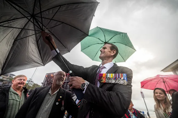 L'ancien soldat SAS Ben Roberts-Smith assiste au service de l'aube à Currumbin sur la Gold Coast plus tôt cette année.