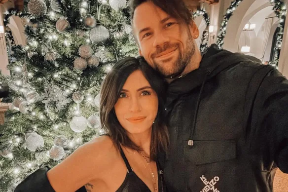 Caleb et Fleur Shomo sur une photo Instagram que Fleur a publiée sur son compte pour Noël 2025. 