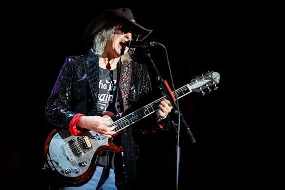 Le chanteur, auteur-compositeur et musicien Mike Scott des Waterboys se produira en 2024. 
