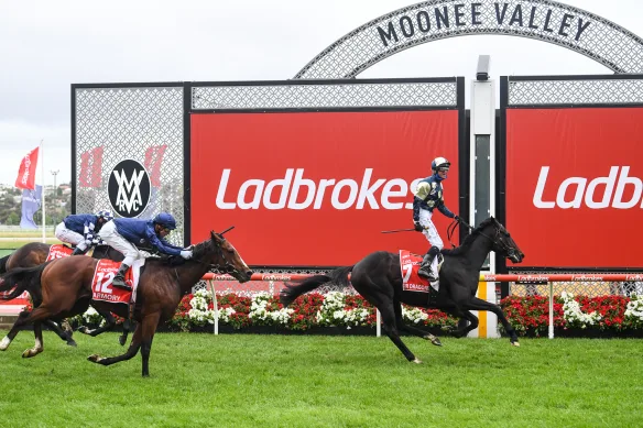 Ladbrokes est un sponsor majeur de courses et d'événements sportifs à travers le pays.