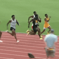 Le sprinter australien Eddie Nketia court en 9,74 secondes avec l&rsquo;aide du vent lors d&rsquo;un événement universitaire américain