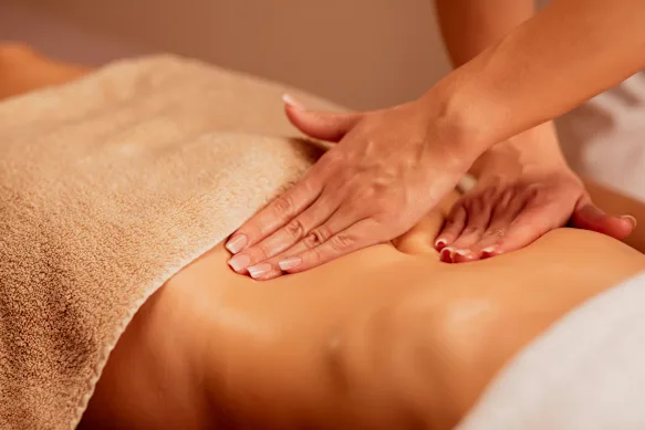 Le massage de drainage lymphatique est populaire parmi les célébrités et les influenceurs pour la façon dont il améliore l’énergie et laisse les gens se sentir plus légers. 