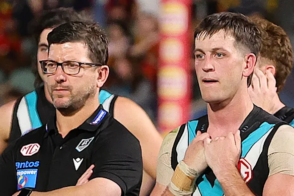 L'entraîneur de Port Adelaide affirme que ses lignes de communication avec le meneur de jeu vedette Zak Butters sont ouvertes alors que le Victorien considère ses options en tant qu'agent libre.