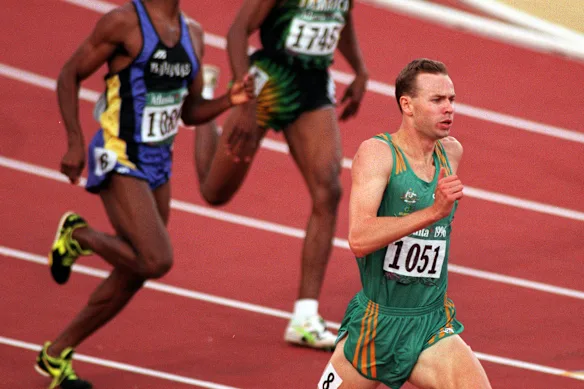 Mark Ladbrook participe au sprint du 400 m aux Jeux olympiques d'Atlanta en 1996.