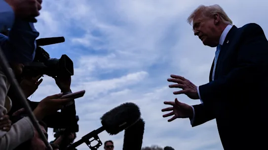 Donald Trump a renoncé à ses menaces de frapper les installations énergétiques iraniennes, faisant baisser les prix du pétrole et faire grimper Wall Street.