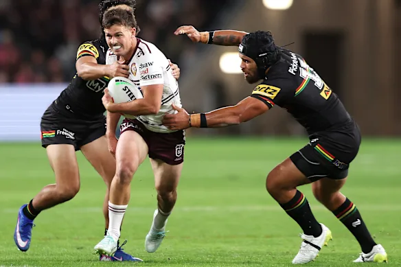 Joey Walsh repère un trou dans la défense de Penrith dimanche soir.
