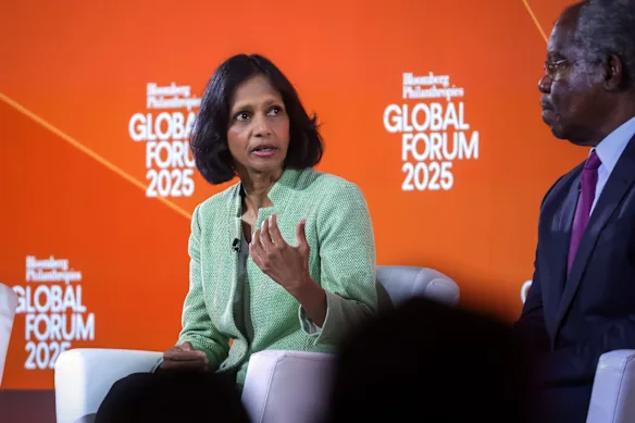 Même si la part des bénéfices de Shemara Wikramanayake a été réduite, son salaire global de 26,5 millions de dollars était supérieur aux 24 millions de dollars qu'elle avait gagnés l'année dernière.