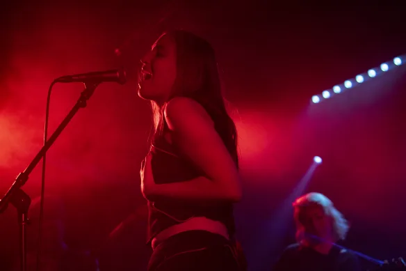 La chanteuse australienne Hatchie se produit au Mary's Underground en 2022.