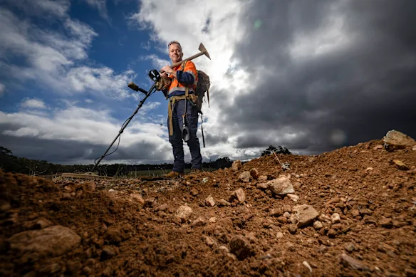 Les efforts de Matthew Carkeek pour exploiter ses terres à Dunolly, à mi-chemin entre deux des grandes villes aurifères de Victoria, Bendigo et Ballarat, font suite à une fascination de 30 ans pour l'or.