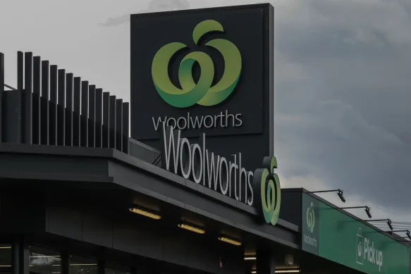 Woolworths a déclaré qu'il se défendrait dans une affaire alléguant que le géant des supermarchés aurait enfreint plusieurs lois sur le travail.