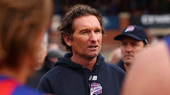 Port Melbourne a battu les Tassie Devils par quatre points avec James Hird comme entraîneur adjoint. 