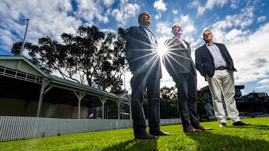 Kevin Curran, Jim Peters et Tony Corrigan se souviennent de feu Neale Daniher. Peters et Corrigan étaient coéquipiers de Daniher au Newman College. Curran était son entraîneur.
