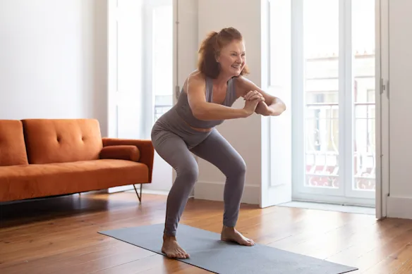 Les squats rapides, les sauts en boîte et la course sur place sont tous des exemples de collations physiques.