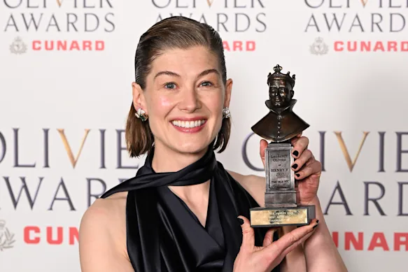 Plus tôt cette année, Pike a remporté le prix Olivier de la meilleure actrice pour Inter Alia.