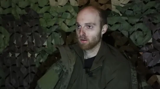 Image tirée d'une vidéo non vérifiée publiée sur YouTube en mars, qui montre prétendument Oscar Jenkins en train d'être interviewé.