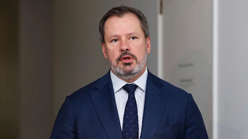 L'ancien ministre Ed Husic appelle à repenser alors que les inquiétudes grandissent concernant l'approvisionnement en sous-marins américains