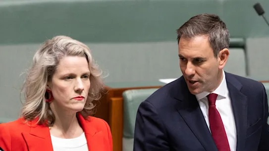 La ministre du Logement Clare O'Neil et le trésorier Jim Chalmers.