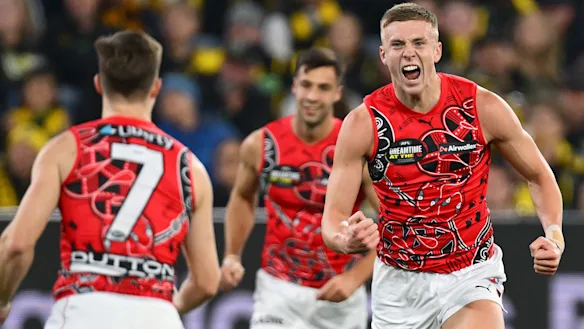 Nate Caddy peut simplement se concentrer sur son football au milieu de la tourmente à Essendon alors qu'il est enfermé jusqu'en 2028.