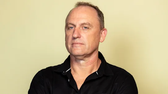 John Longmire n'a pas encore été approché par les Bombers ou les Blues pour leurs postes d'entraîneur vacants.