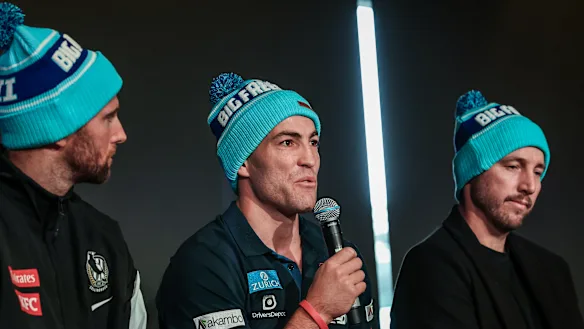 Jeremy Howe (à gauche), Jack Viney (au centre) et Dale Thomas faisaient partie des joueurs actuels et passés présents dans le public.