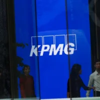 Les gouvernements de Nouvelle-Galles du Sud et de Victoria mettent KPMG en garde