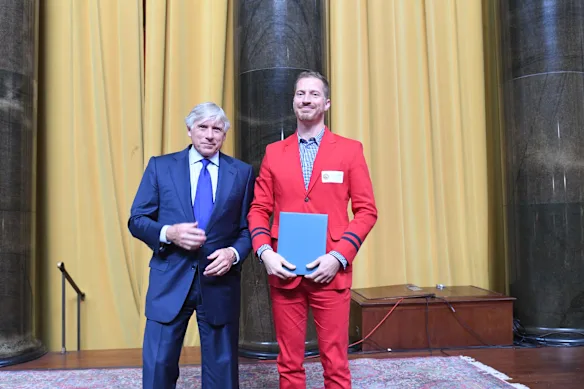 Avec le président de l'Université de Columbia, Lee Bollinger, après avoir reçu le prix Pulitzer de la fiction.