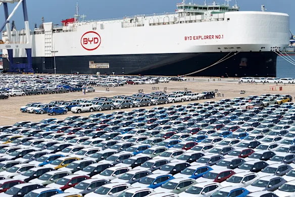 Il y a dix ans, le plan initial « Made in China 2025 » ciblait un ensemble de technologies spécifiques. Pékin étend désormais cette approche à une « politique industrielle de tout », y compris l’automobile.
