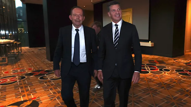 Le nouveau président du Parti libéral, l'ancien premier ministre Tony Abbott, en compagnie du chef libéral Angus Taylor lors de la conférence fédérale du parti le week-end dernier. Abbott est l’un des principaux opposants au net zéro.