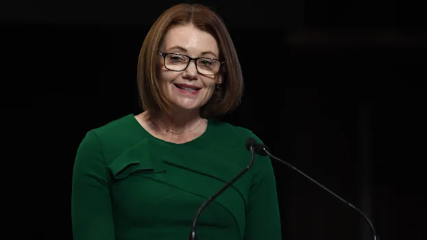 Eileen Hoggett a démissionné de ses fonctions exécutives pendant que l'enquête sur le scandale se poursuit.