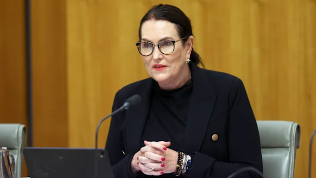 La sénatrice travailliste Deborah O'Neill a porté les allégations des lanceurs d'alerte à l'attention du public en mars.