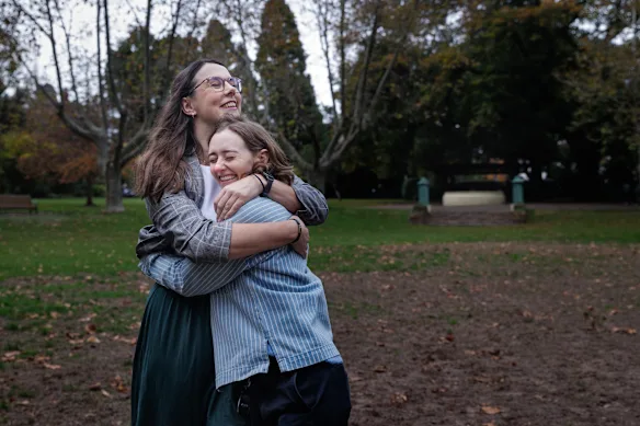 Evelien Florijn et Clair Henneberry ont trouvé leur amitié plus étroite que jamais, après avoir traversé la perte ensemble.