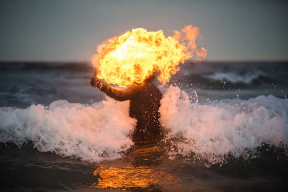 Shaun Gladwell, Test 1 : Maximus emporté par la mer (Wattamolla), 2013.