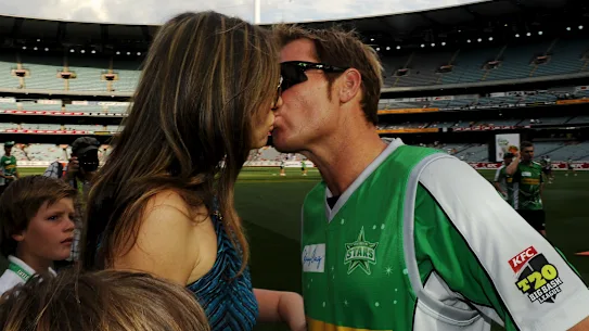 Warne et Liz Hurley au MCG.