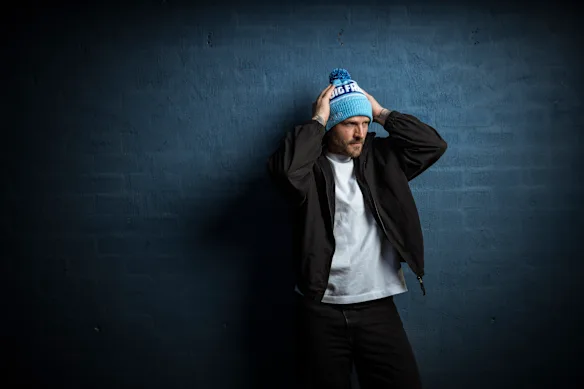 Des dizaines de milliers de fans de football présents au MCG lundi porteront, comme Nathan Jones, le bonnet FightMND de marque.