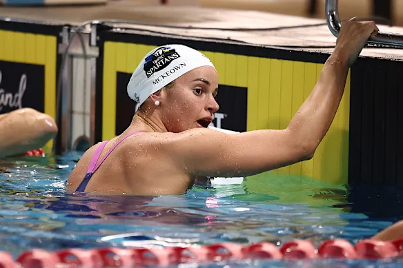 Kaylee McKeown vue dans la piscine lors des essais australiens.