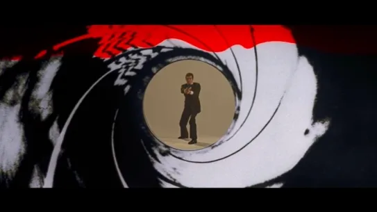 Secoué, pas remué… le super-espion James Bond.