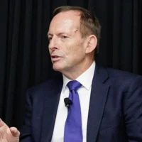Tony Abbott : le président du Parti libéral et ancien Premier ministre déclare que les Australiens ont besoin d&rsquo;un « meilleur produit » alors que One Nation progresse dans les sondages