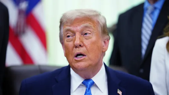 Le président Donald Trump s'exprime dans le Bureau Ovale.