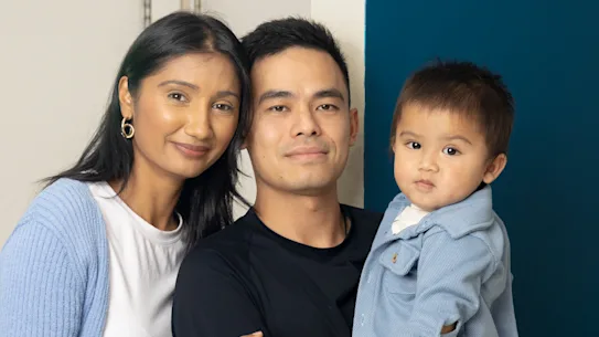 Reshmi et Tommy apprécient les voyages et ne pourraient pas le faire aussi souvent avec un deuxième enfant. De plus, Reshmi aimerait qu'Adrian fasse des activités parascolaires comme la natation, les arts martiaux, le tennis et le football, et ne pense pas qu'elle serait en mesure de se permettre un programme d'activités chargé pour deux enfants.