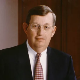 Lee Raymond sur une photo non datée distribuée par la compagnie pétrolière dans les années 1990.