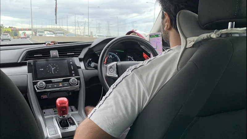 La plateforme Uber fait appel contre la réintégration d'un conducteur accusé de mauvaise conduite alors que les lois changent