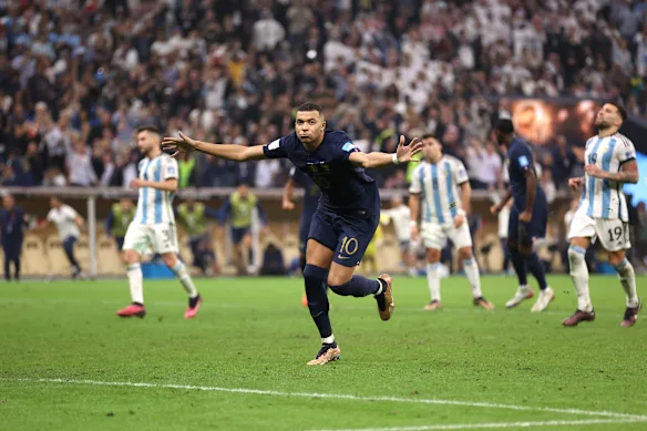 La superstar française Kylian Mbappe a l’habitude de se montrer à la hauteur lors de la Coupe du monde. Il a marqué en finale en 2022 contre l’Argentine, qui a ensuite remporté le titre.