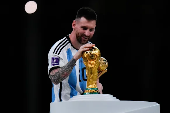 L'Argentin Lionel Messi est de retour et espère remporter deux Coupes du monde consécutives.