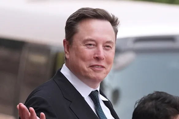 Elon Musk est désormais l'homme le plus riche de l'histoire.