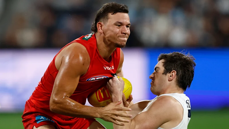 Contact de l'arbitre Dan Rioli : le défenseur de la Gold Coast fait l'objet d'un examen minutieux pour collision avec Matt Stevic