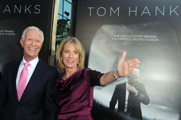 Le pilote héros Chelsey « Sully » Sullenberger, photographié en 2016 avec sa femme Lorrie, a appelé à ce que le problème soit résolu rapidement.