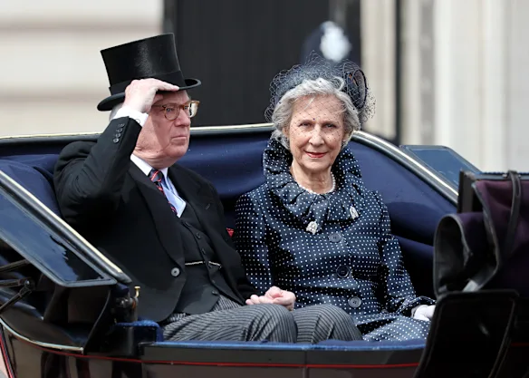 Richard, duc de Gloucester, et Birgitte, duchesse de Gloucester, portant des broches à clip en diamant à Trooping the Colour.