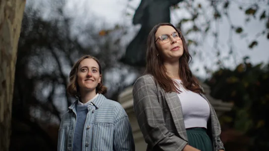 Clair Henneberry (à gauche) a apporté son soutien à son amie Evelien Florijn (à droite) lorsque son père est décédé.