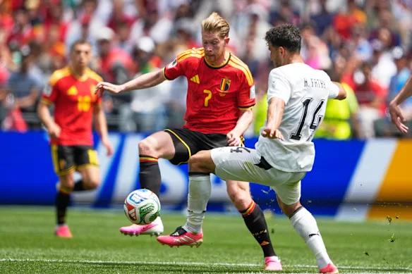 De Bruyne se bat avec Fathy.