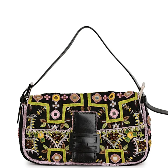 Un sac Fendi « Baguette » figure en tête de la liste de souhaits d'Olivia Cummings.